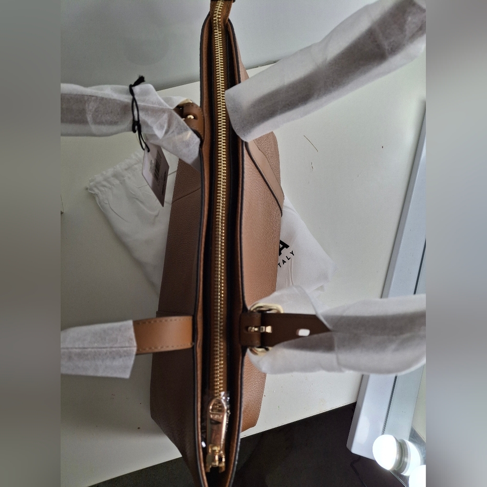 Furla Brown Leather Tote Bag NWT Includes Dust Bag - Picture 3 of 6